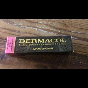 New dermacol foundation 30g (221)